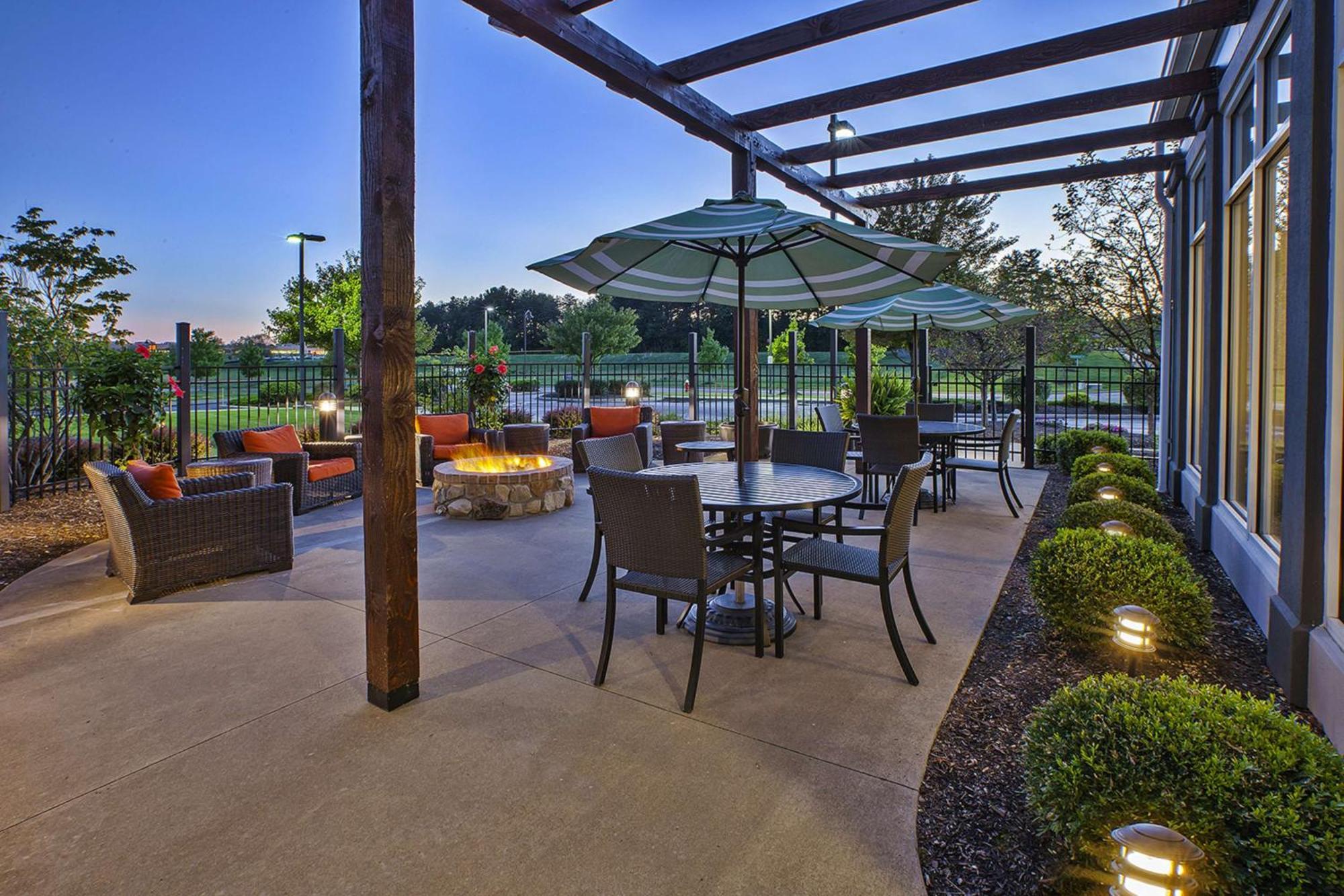 Hilton Garden Inn Akron-Canton Airport North Canton Bagian luar foto