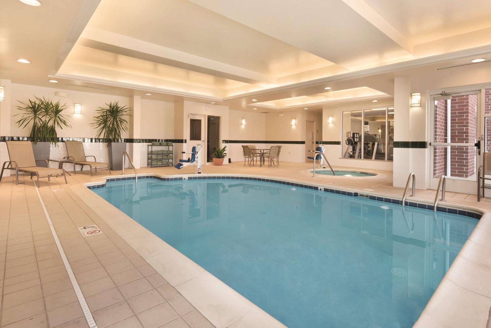 Hilton Garden Inn Akron-Canton Airport North Canton Bagian luar foto