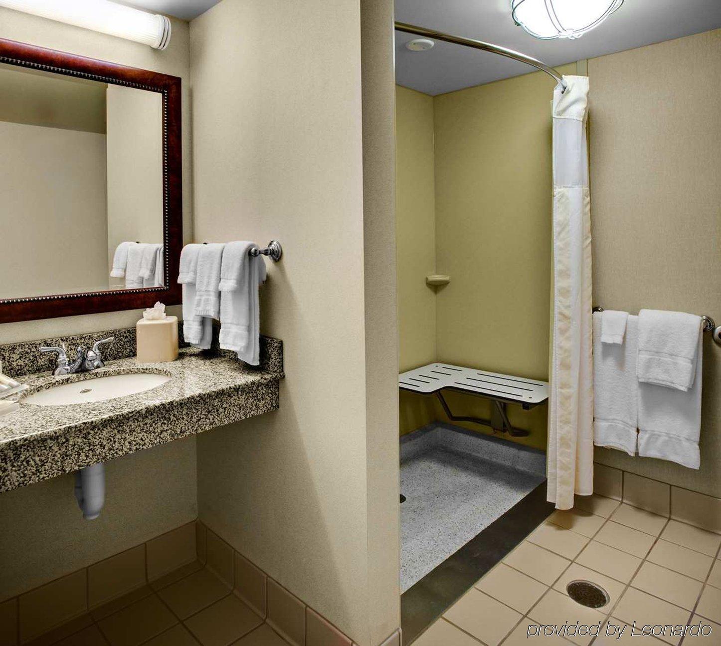 Hilton Garden Inn Akron-Canton Airport North Canton Bagian luar foto