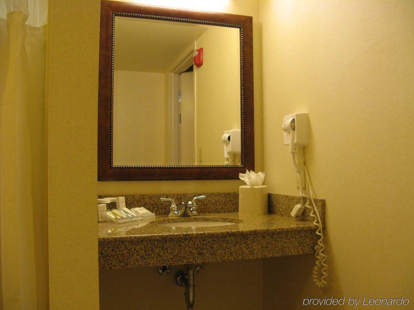 Hilton Garden Inn Akron-Canton Airport North Canton Ruang foto
